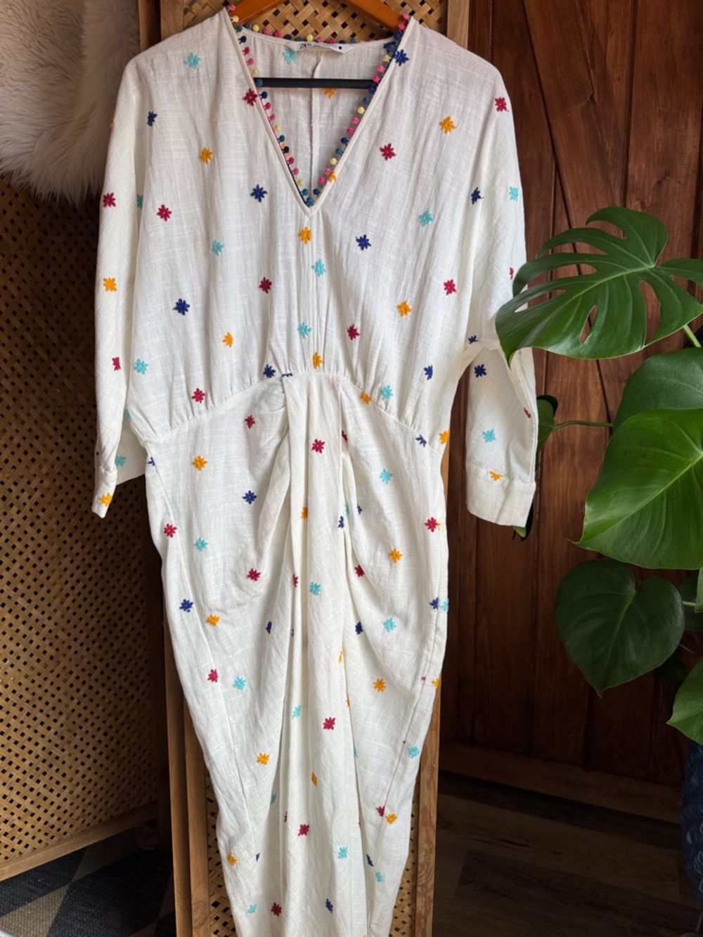 Zara White Midi Dress with Multicolor Embroidered Diamonds - Picture 5 of 5